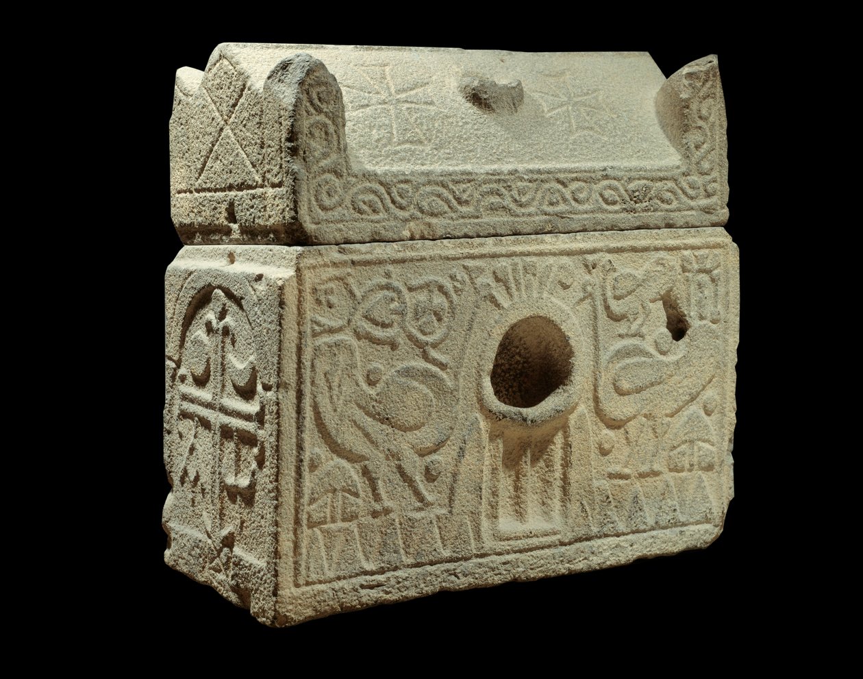 Romeinse kunst: reliekschrijn in de vorm van een sarcofaag, gevonden in Syrië door Roman Roman