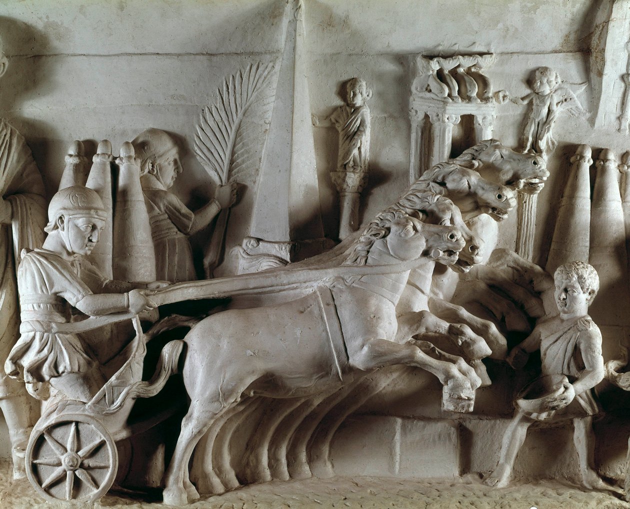 Romeinse kunst: gebeeldhouwd reliëf dat een quadriga voorstelt, wagen getrokken door vier paarden. Museum van Romeinse Oudheden, Rome door Roman Roman