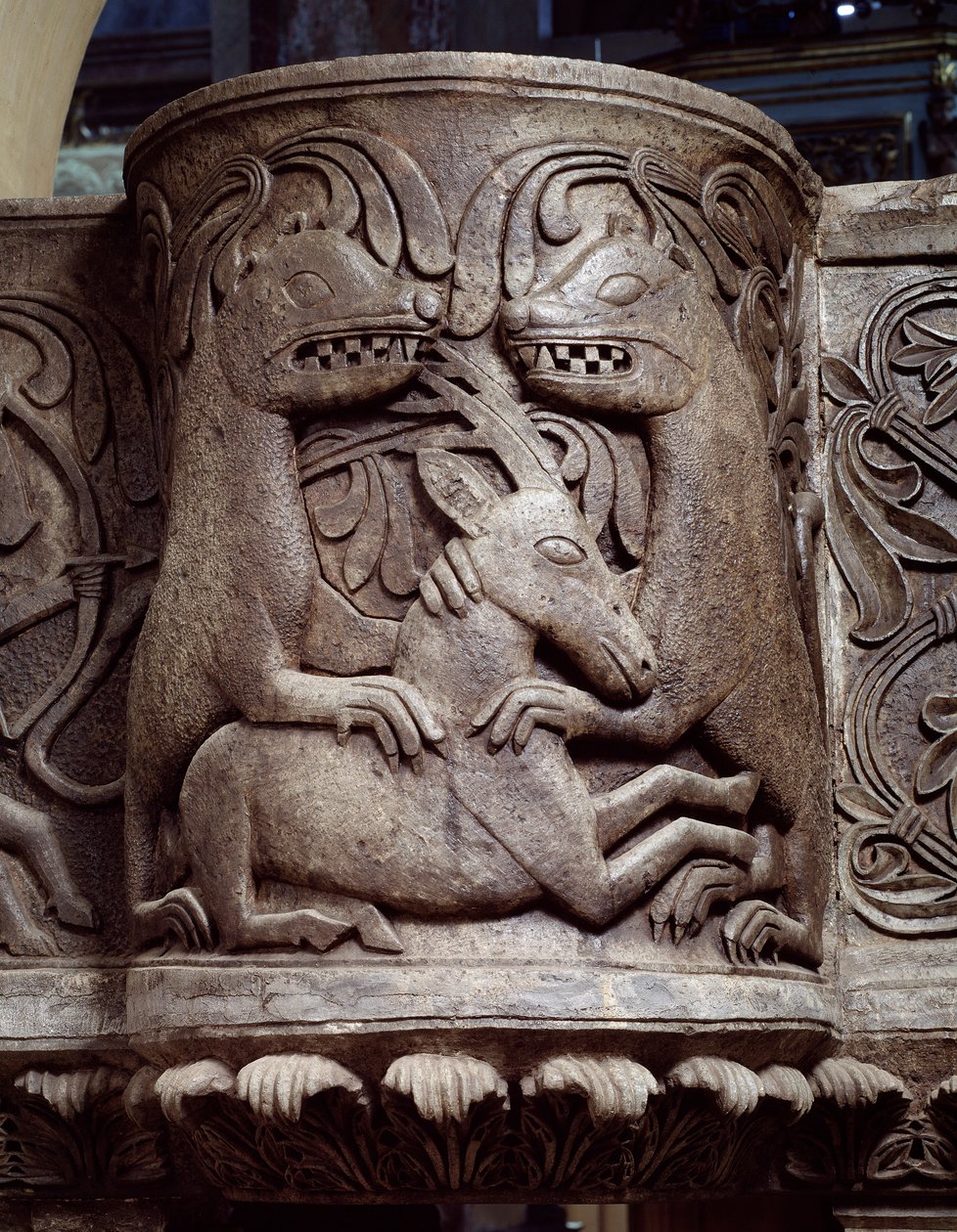 Dieren vechten, detail van de ambo van de preekstoel, reliëf door Romanesque