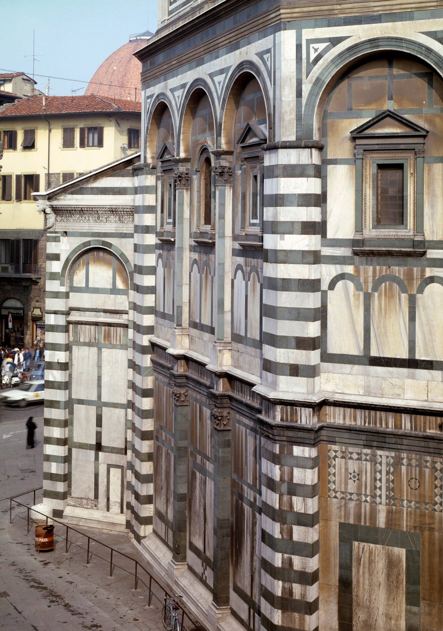 Buitenaanzicht van de Baptisterium Sint Jan de Doper (Florence Baptisterium) door Romanesque