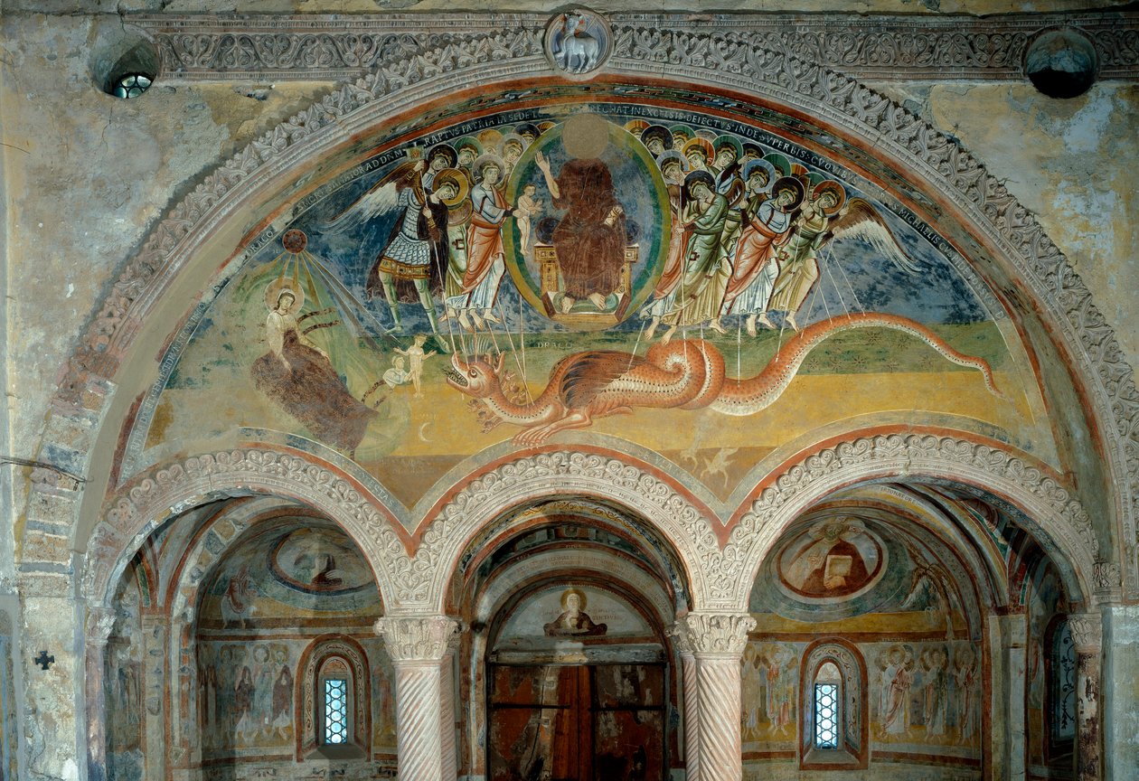 Voorstelling van de Apocalyps: de engelen doorboren met hun pijlen het monster met zeven hoofden door Romanesque