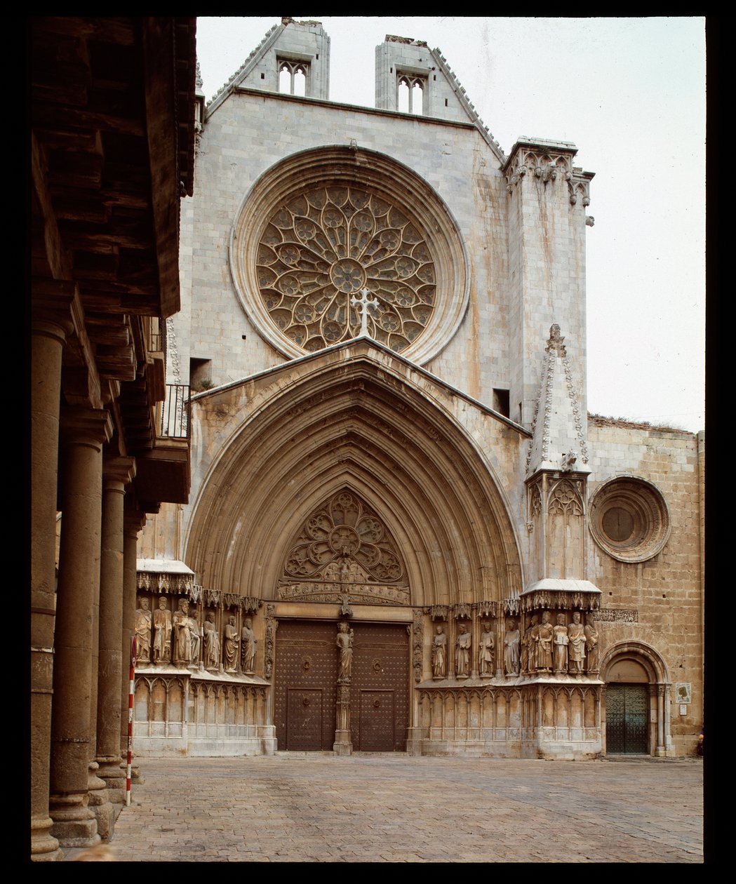 Romaans en gotische kunst: gevel van de kathedraal Sainte Thecle in Tarragona door Romanesque