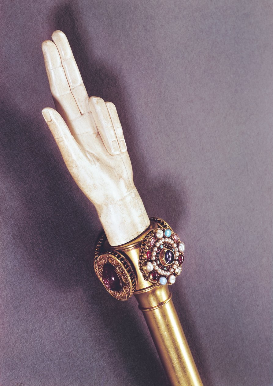 De hand van gerechtigheid van de koningen van Frankrijk, uit de schat van St. Denis (ivoor en edelstenen) door Romanesque