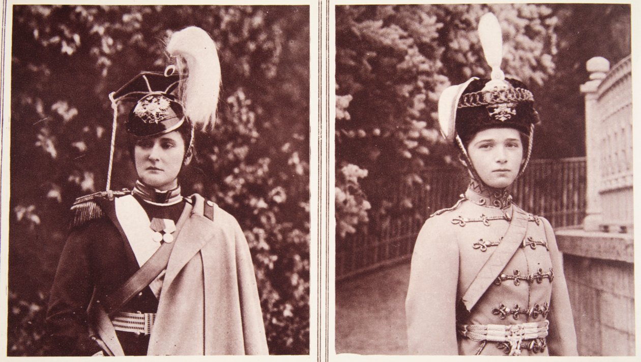 Kolonel-in-Chief van Russische Lansiers: de keizerin van Rusland, en Kolonel-in-Chief van Russische Huzaren: de grootvorstin Olga, uit The Illustrated War News door Russian Photographer