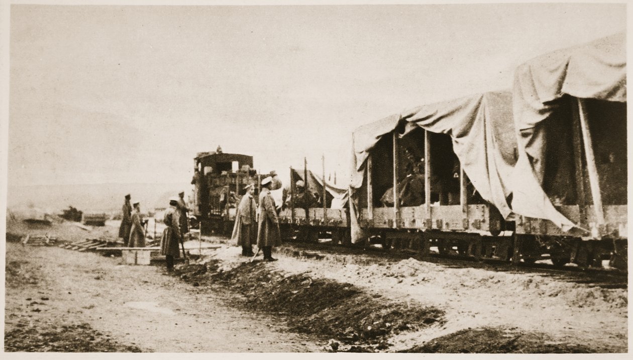 De reismogelijkheden van het Russische leger voor oorlogscorrespondenten: Krantenmannen aan het werk in een van hun speciale treinen, uit The Illustrated War News door Russian Photographer