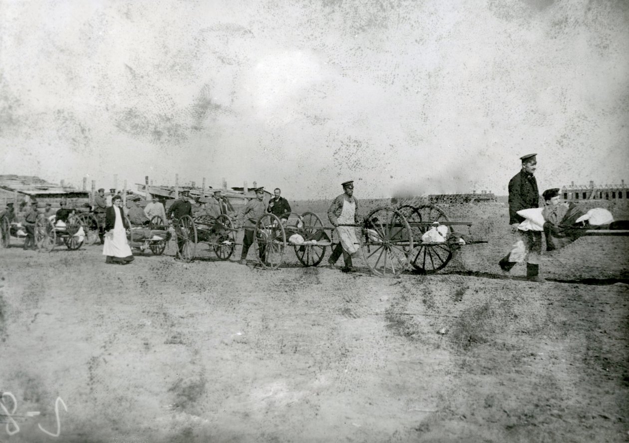 Transport van gewonden, Russisch-Japanse oorlog, 1904 door Russian Photographer