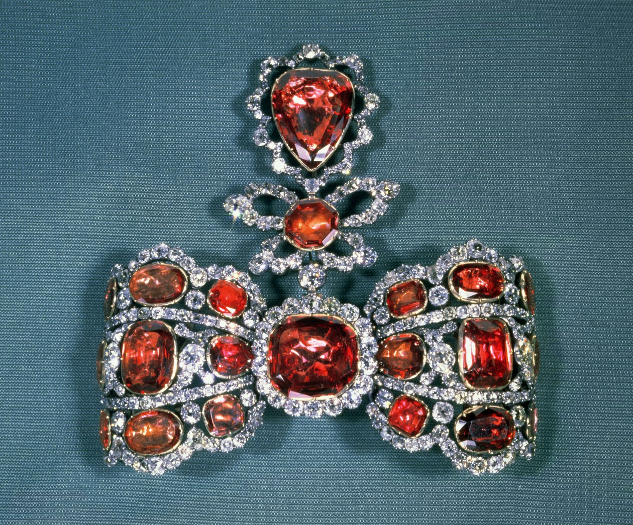 Strikbroche met briljant geslepen diamanten en spinellen, door Pfisterer, 1764 door Russian School