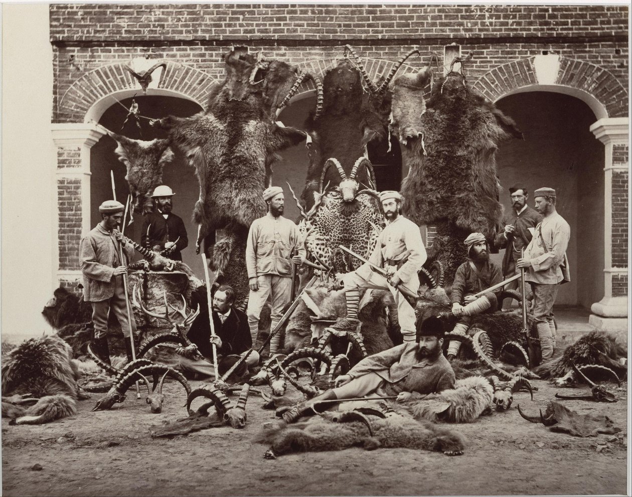 Jagers en trofeeën, India door Samuel Bourne