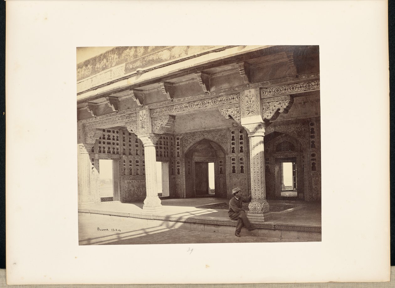 Agra; het Fort, interieur van de Zenana, met het mozaïekwerk door Samuel Bourne