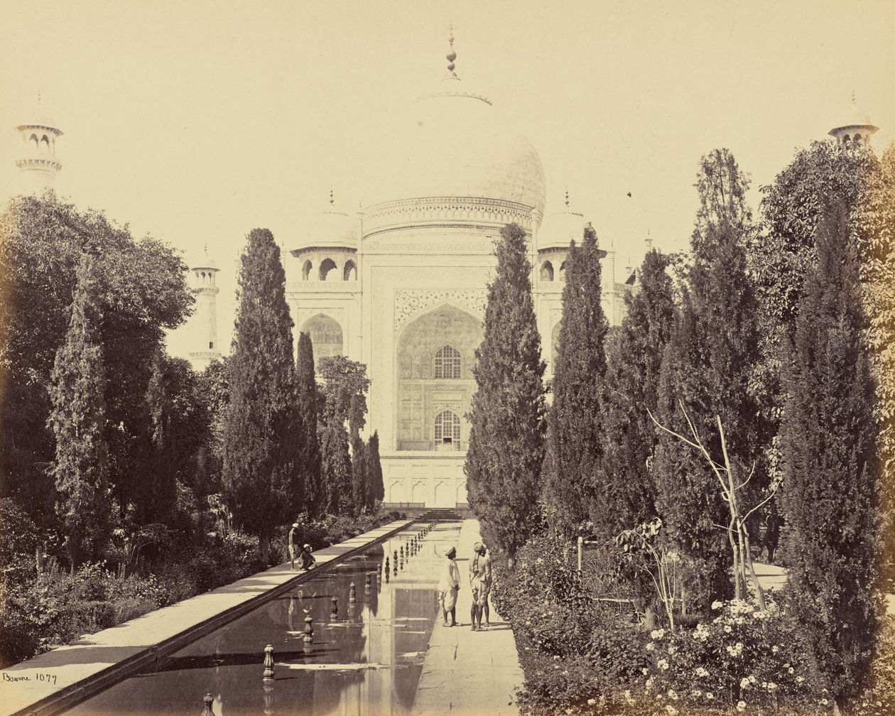 Agra; de Taj, vanaf de fontein door Samuel Bourne