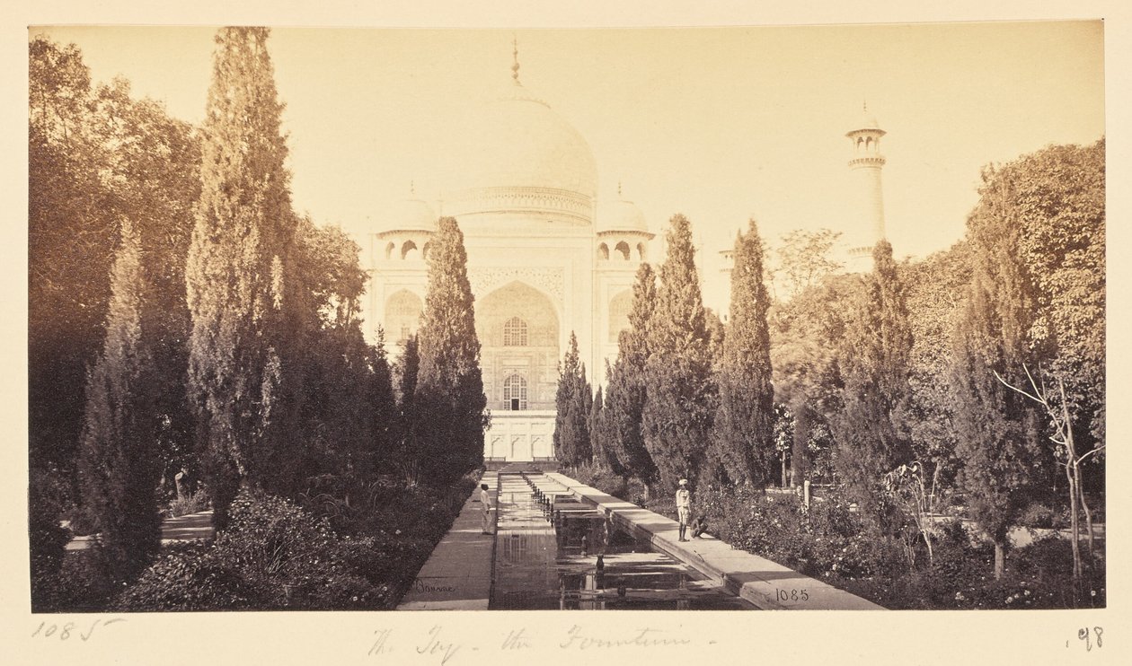 Agra; de Taj, vanaf de fontein door Samuel Bourne
