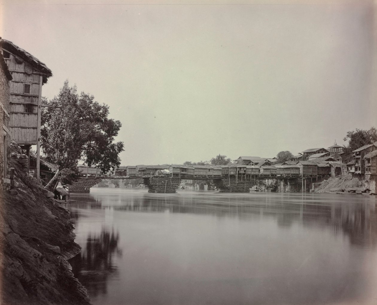 Brug van Winkels, Srinagar, Kasjmir, 1864 door Samuel Bourne