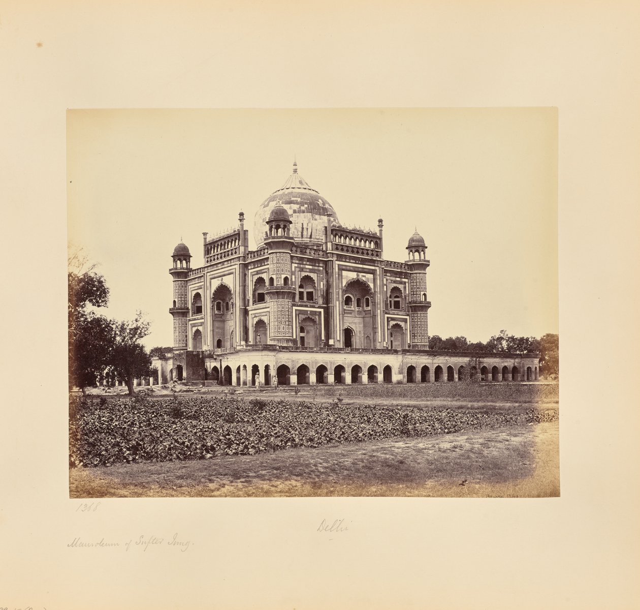 Delhi; Het mausoleum van Safdar Jung door Samuel Bourne