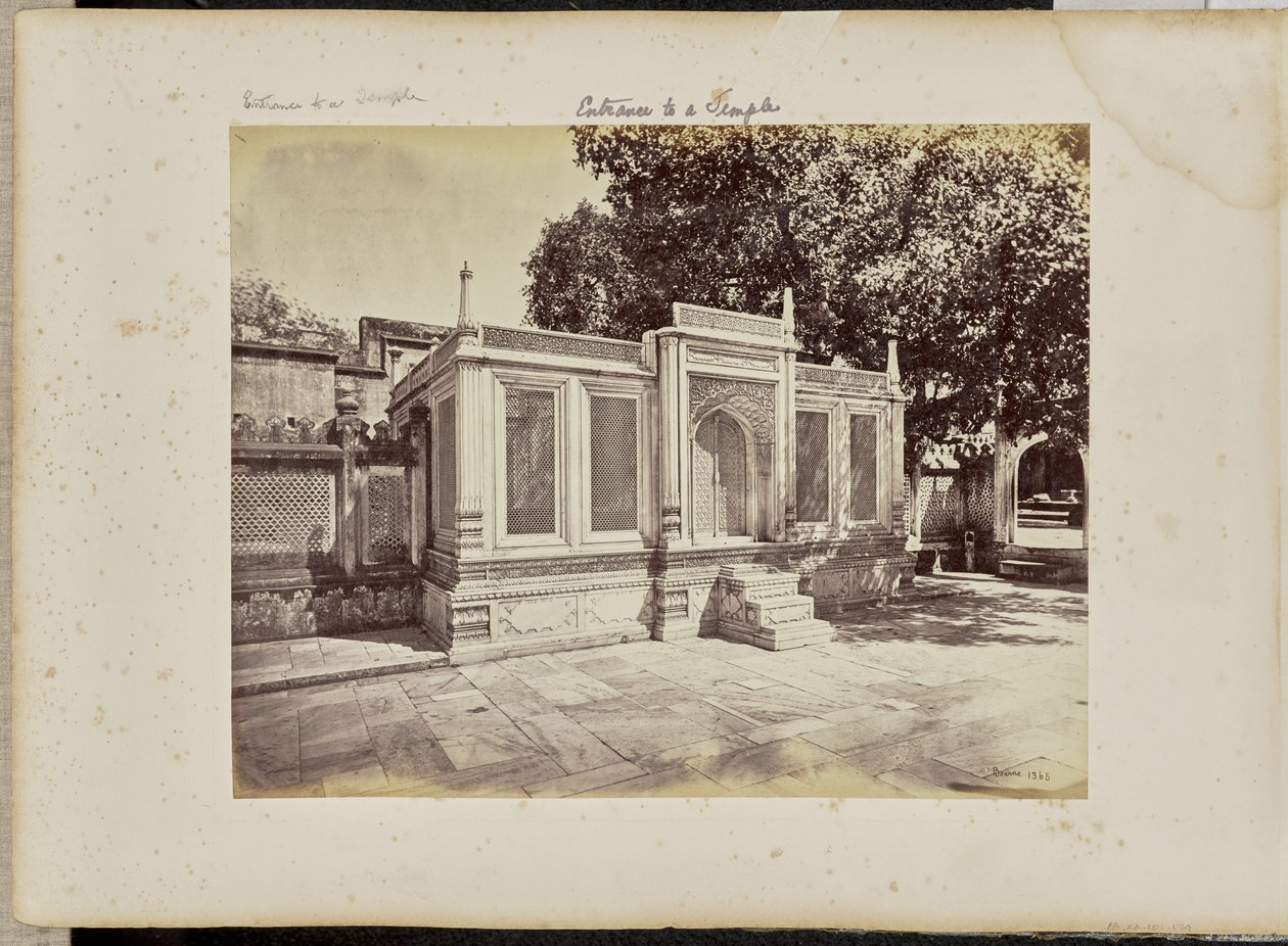 Delhi; Het graf van Mirza Jehangir. Dit is prachtig marmerbeeldhouwwerk door Samuel Bourne