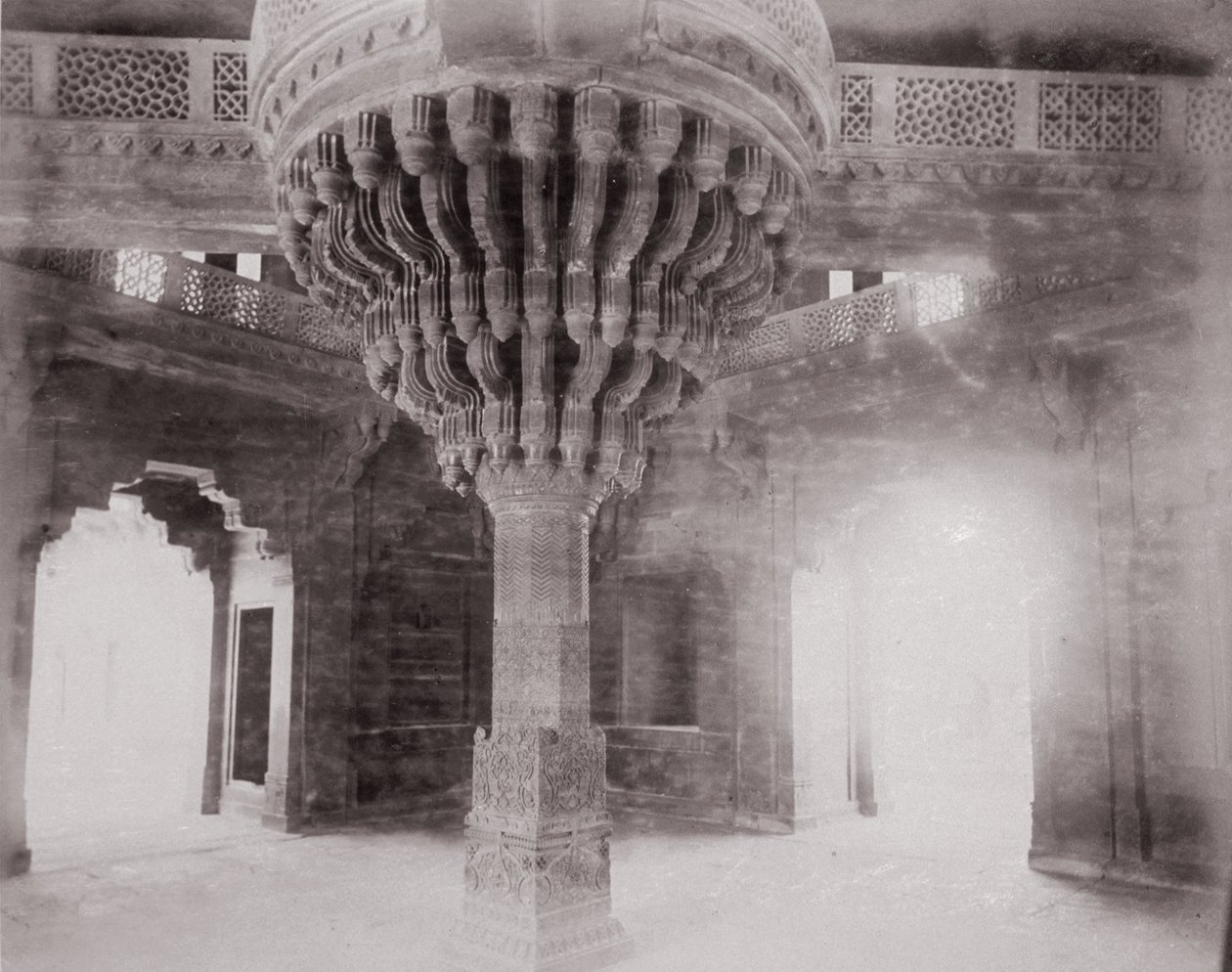 Fatehpur Sikri, Diwan-i-Khas door Samuel Bourne