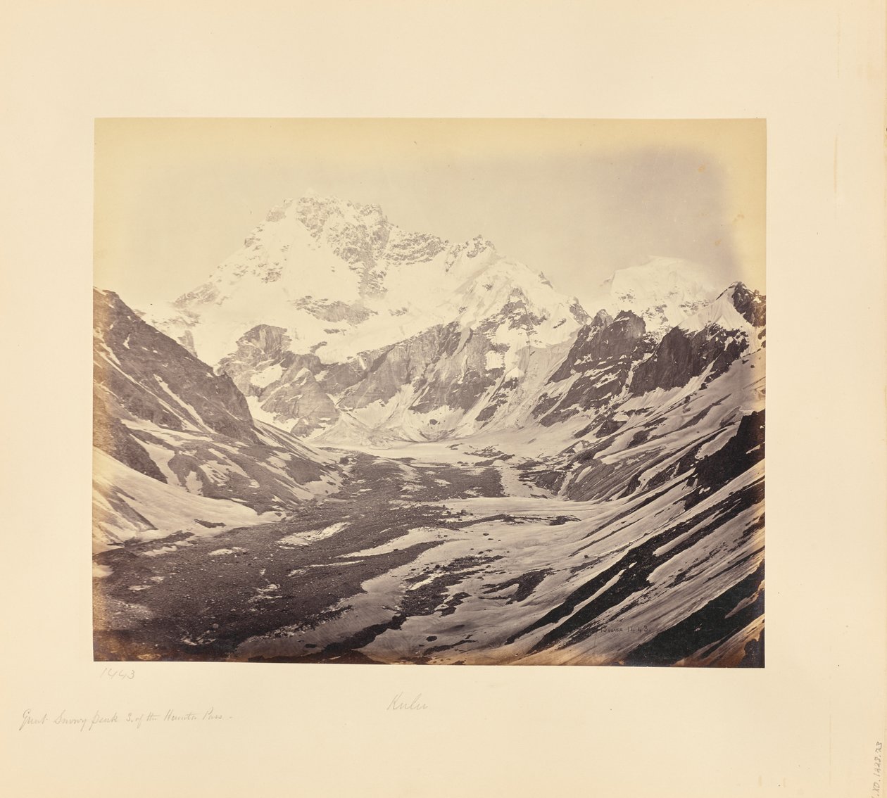 Grote besneeuwde piek, ten zuiden van de Hampta-pas door Samuel Bourne