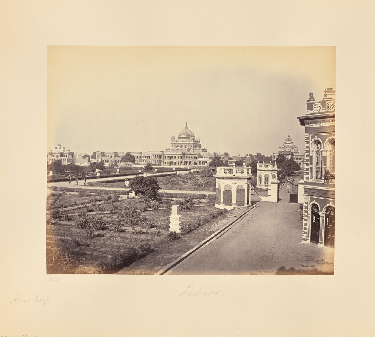 Lucknow; de Kaiser Bagh door Samuel Bourne