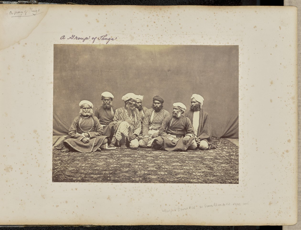 Simla; groep thugs door Samuel Bourne