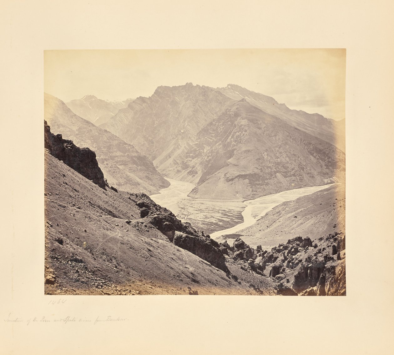 De samenvloeiing van de Peen en de Spiti, vanuit Dunkar door Samuel Bourne