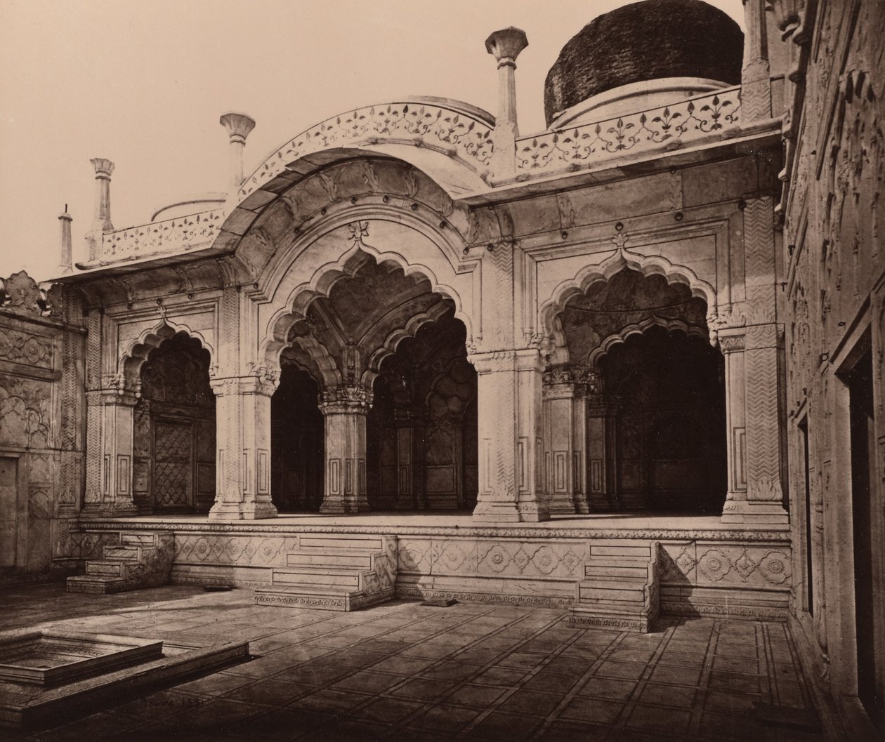 De Moti Masjid in het paleis door Samuel Bourne