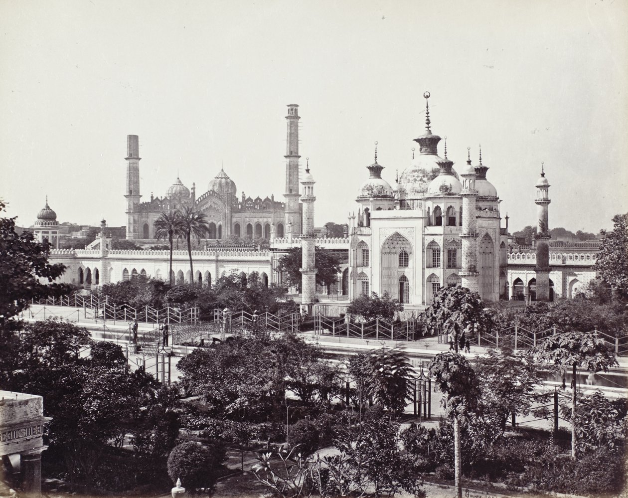 Graf van Zinat Algiya in het Husainabad Imambara-complex door Samuel Bourne
