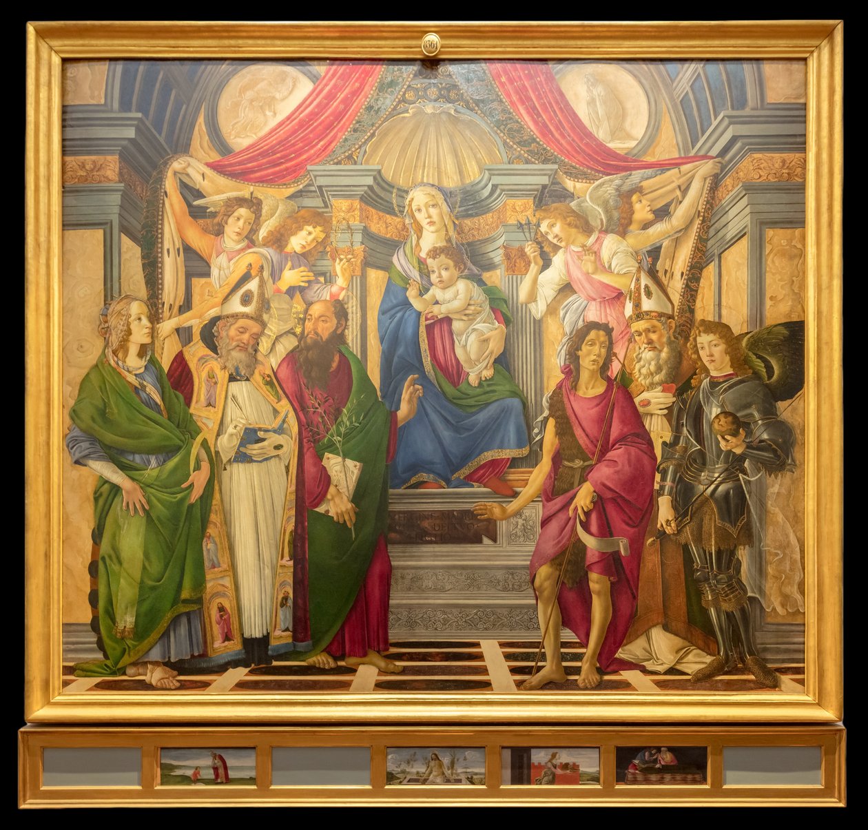 Altaarstuk, hoofdpaneel: tronende Madonna, vier engelen en heiligen door Sandro Botticelli
