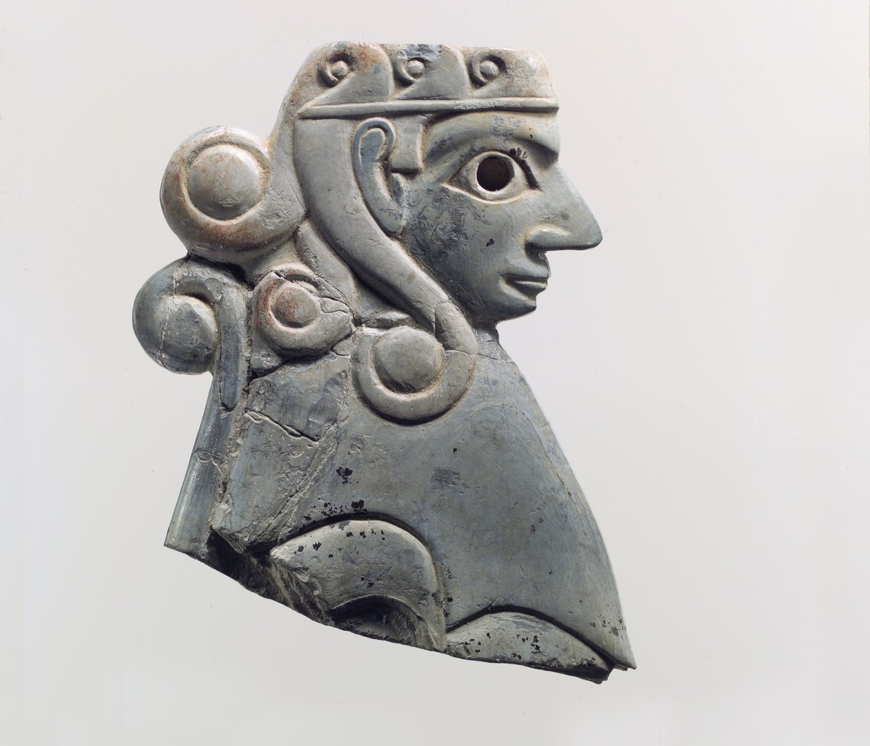Meubelplaat: vrouwelijke sfinx met Hathor-stijl krullen, ca.18e eeuw v.Chr. (nijlpaardivoor) door School Anatolian