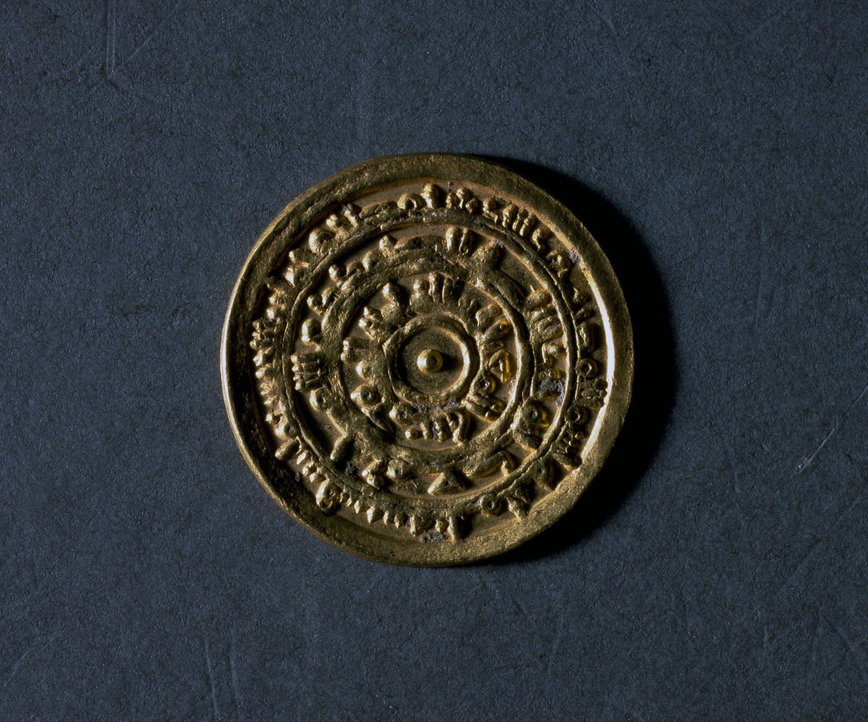 Gouden denarius met de naam van kalief Al-Muiizz, 953-975, verso, Egyptische munten door School Egyptian