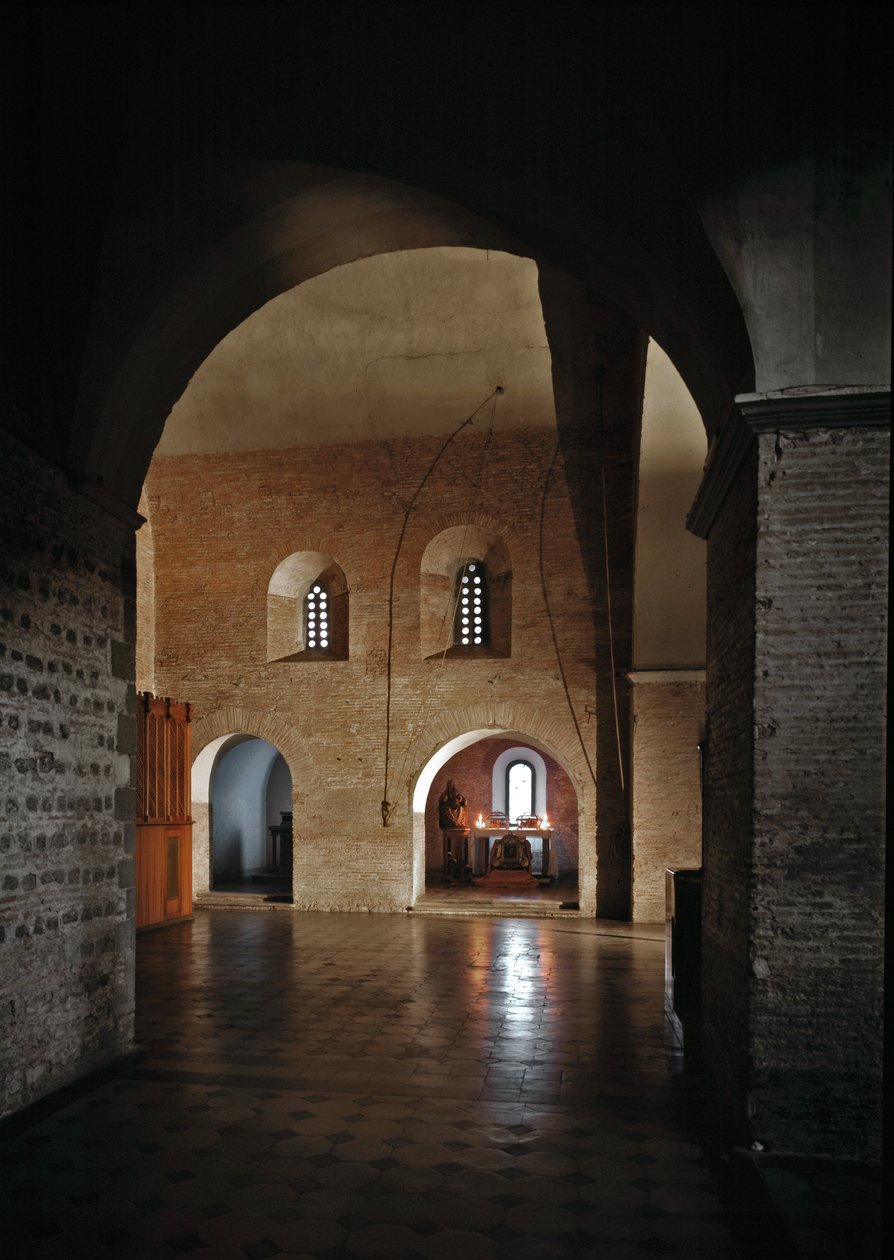 Interieur van de kerk van Sint Vincent en Sint Anasthasius de Abdij van de Drie Fonteinen door School Italian