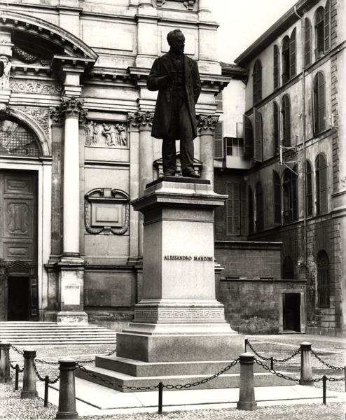 Monument voor Alessandro Manzoni (1785-1873) door School Italian