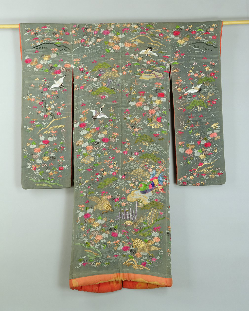 Grijze mantel versierd met bloemen en vogels, Japans door Japanese School