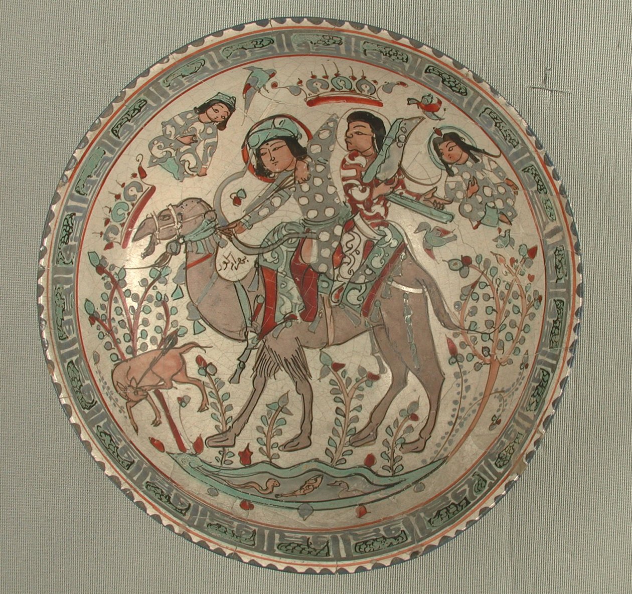 Kom met een jachtscène uit het verhaal van Bahram Gur en Azadeh door School Sasanian