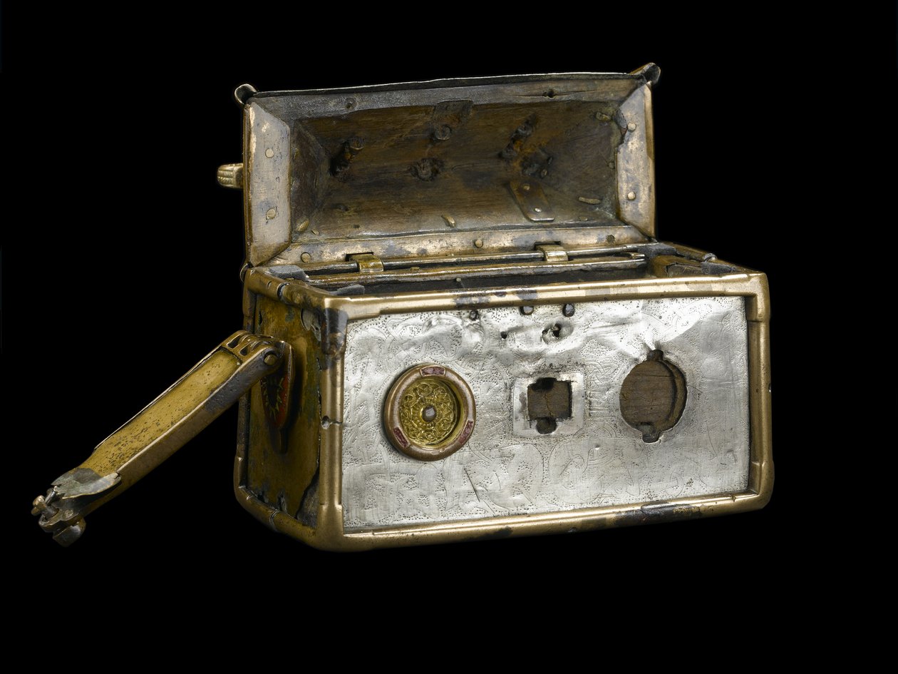 De Monymusk Reliquary, ca. 8e eeuw na Christus door Scottish School