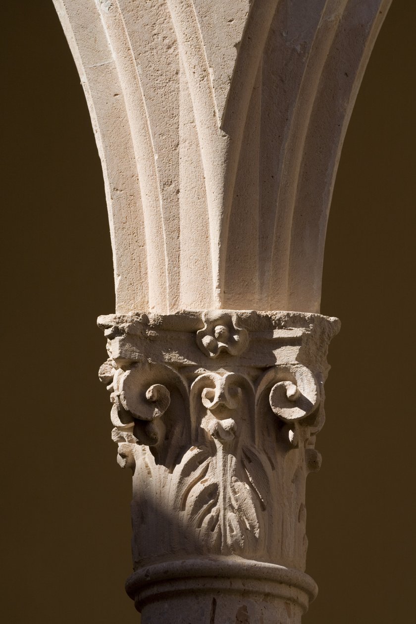 Detail van een zuil in het klooster van het Convent van Santo Domingo door School Spanish