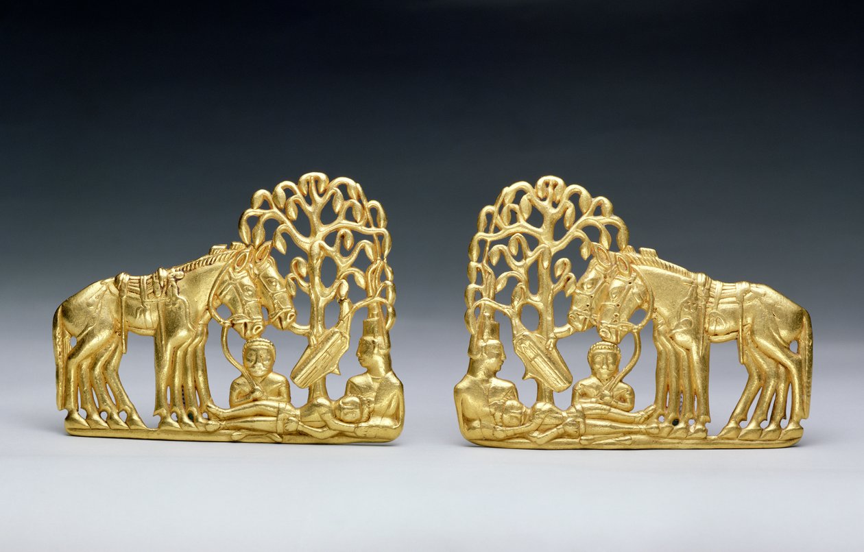 Paar Riemgespen met drie figuren, uit de Siberische Collectie van Peter I, uit Altai, 4e eeuw v.Chr. door Scythian