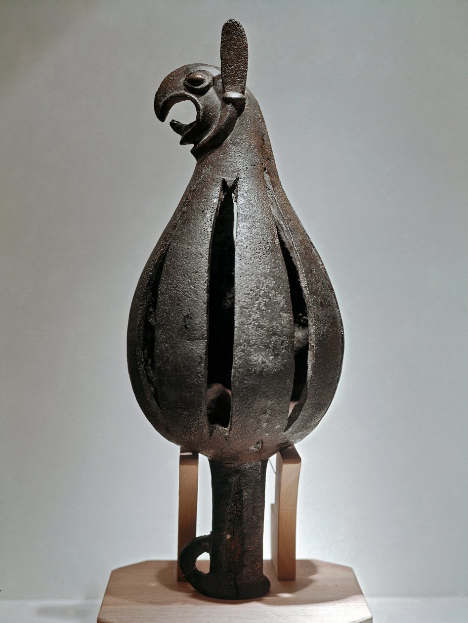 Griffioen-vormig ornament met adelaarskop. Bronzen object, uit de tweede helft van de 7e eeuw v.Chr. Sint-Petersburg, Hermitage Museum door Scythian