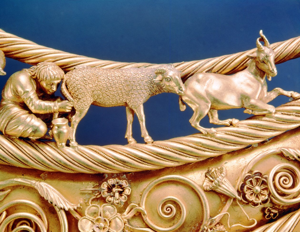 Scythen die een ooi melken, detail van een gouden borstplaat van Tovsta Mohyla door Scythian