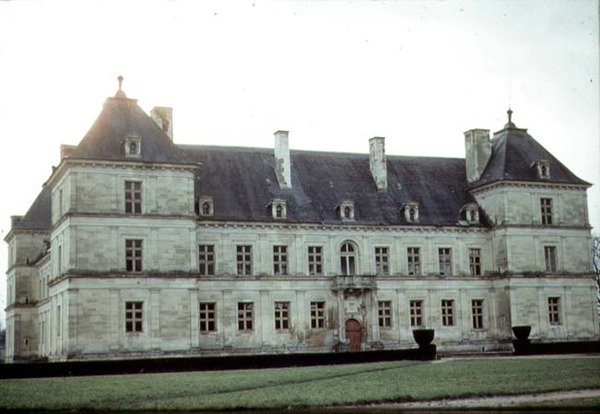 Exterieur van het kasteel, gebouwd ca. 1546 door Sebastiano Serlio