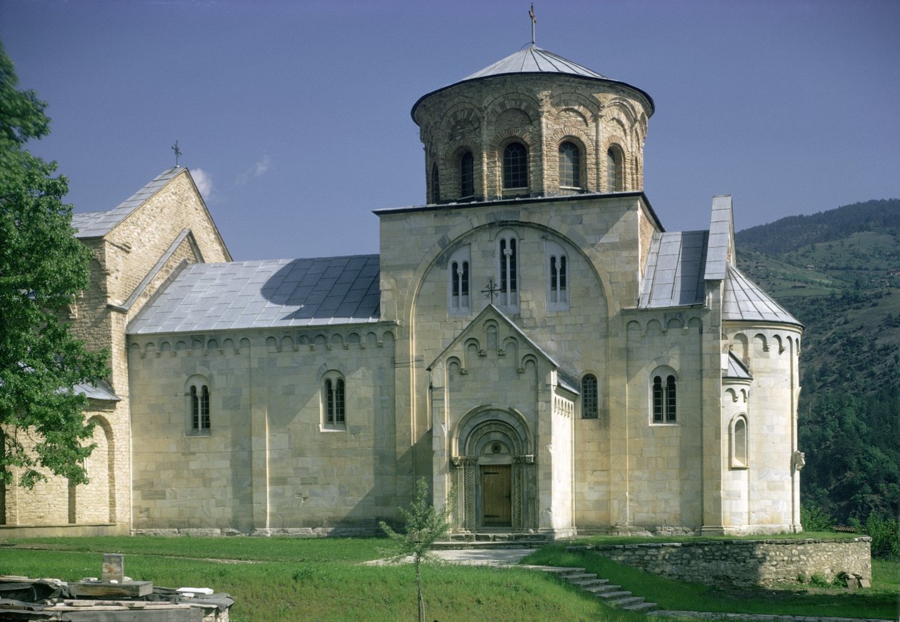 Zuidelijk aanzicht van de kerk van Sveta Bogodorica door Serbian School