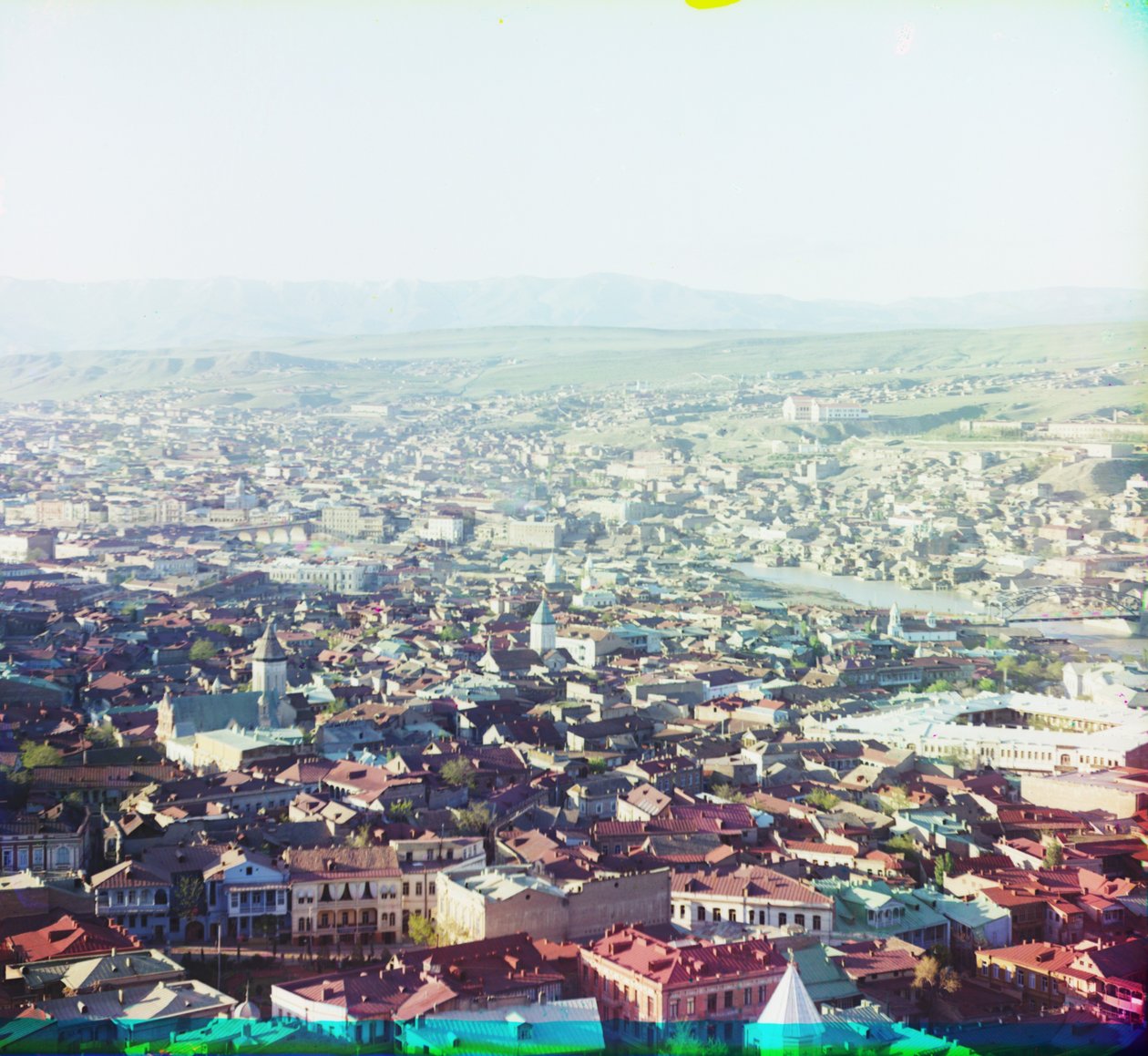 Uitzicht op Tiflis (nu Tbilisi) vanaf het terrein van de Sint-Davidskerk, 1905-1915 door Sergey Prokudin Gorsky