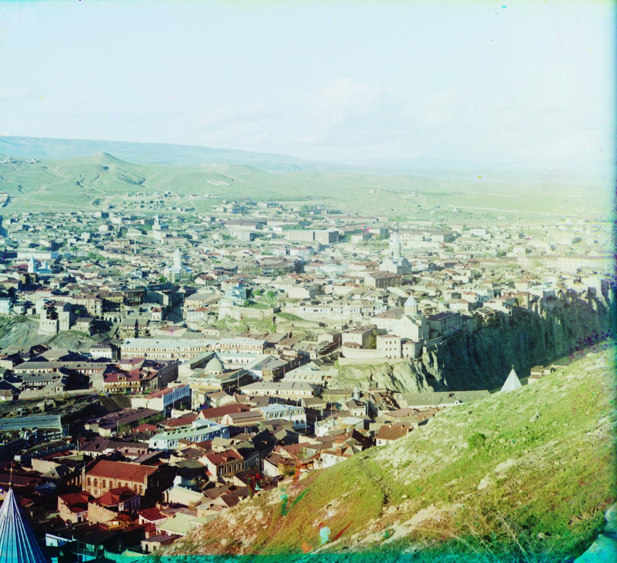 Uitzicht op Tiflis (nu Tbilisi) vanaf het terrein van de Sint-Davidskerk, 1905-1915 door Sergey Prokudin Gorsky