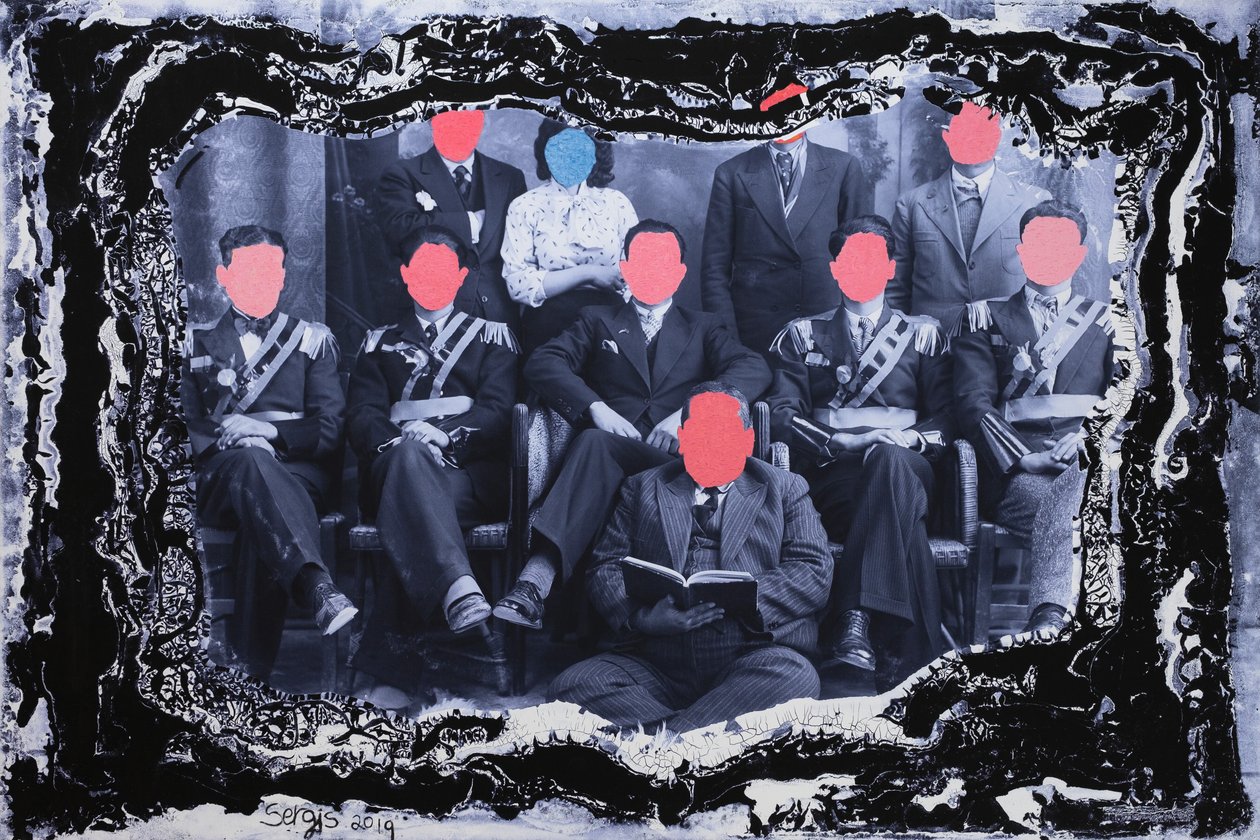 uncomon bijeenkomst van vrije maisons, 2019 (gemengde techniek) door Sergis Adamos