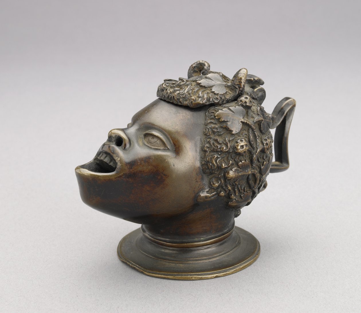Lamp of inktpot in de vorm van het hoofd van een Afrikaanse jongen door Severo da Ravenna