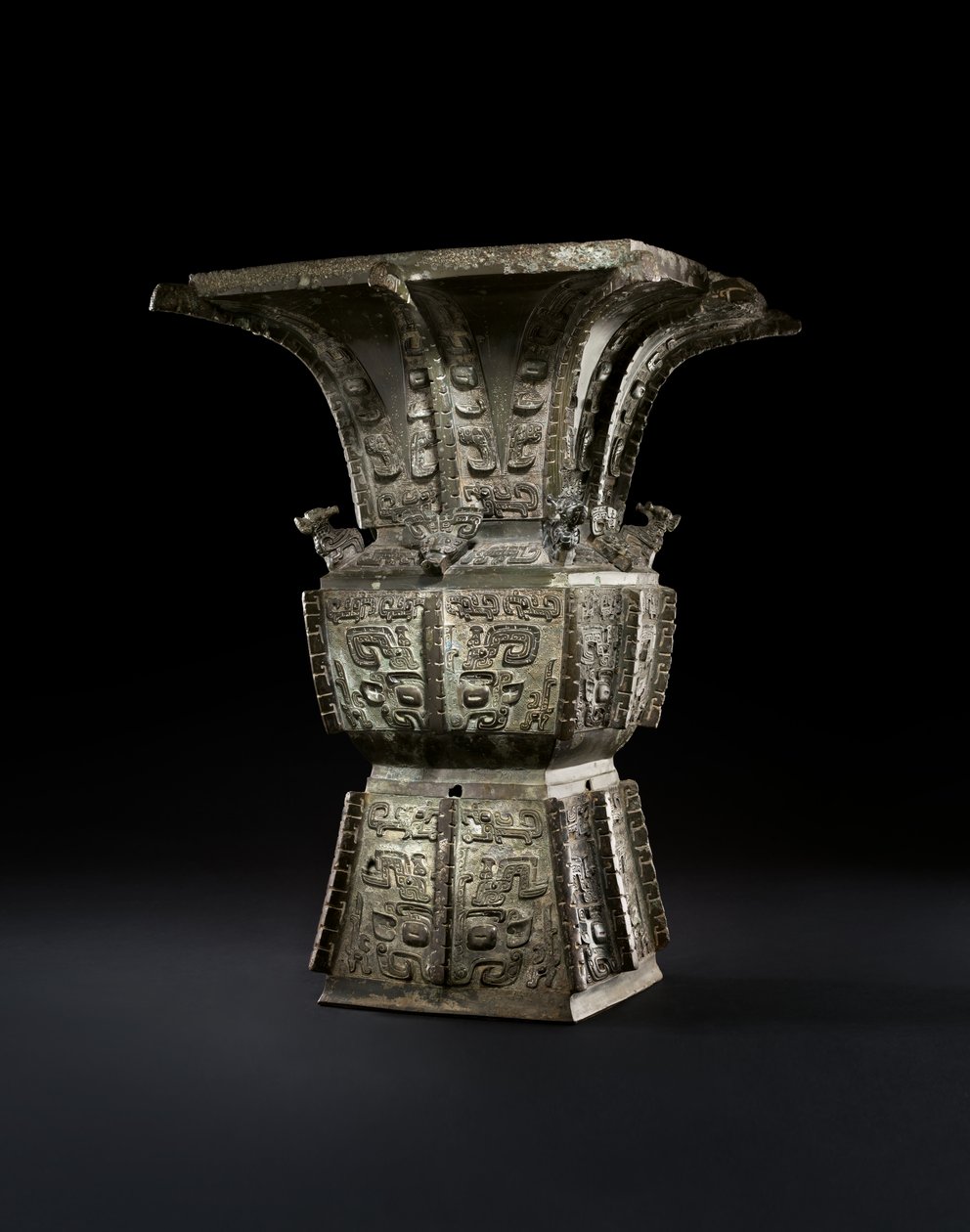 Rituele wijnvaat, Fangzun door Shang Dynasty Chinese School