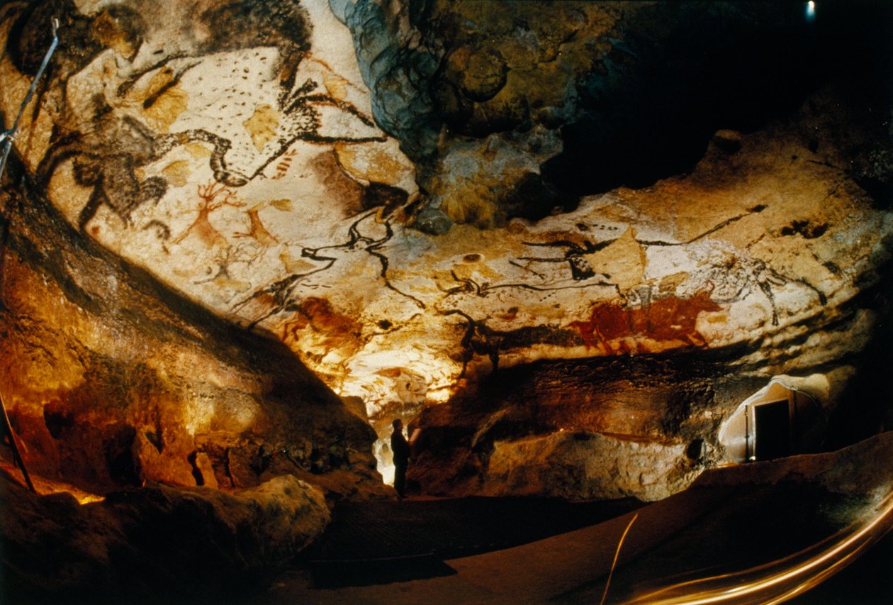 Panoramisch Uitzicht op de Hal van de Stieren in Lascaux, Frankrijk, 2022 (foto) door Sisse Brimberg