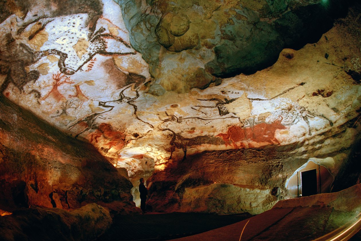 De Hal van de Stieren met Jacques Marsal, een van de ontdekkers van de grotten van Lascaux door Sisse Brimberg