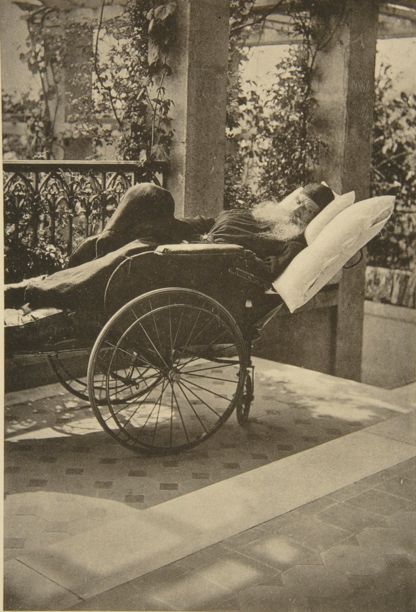 Russische auteur Leo Tolstoy herstellende in Gaspra, Krim, Rusland, 1902 door Sophia Andreevna Tolstaya