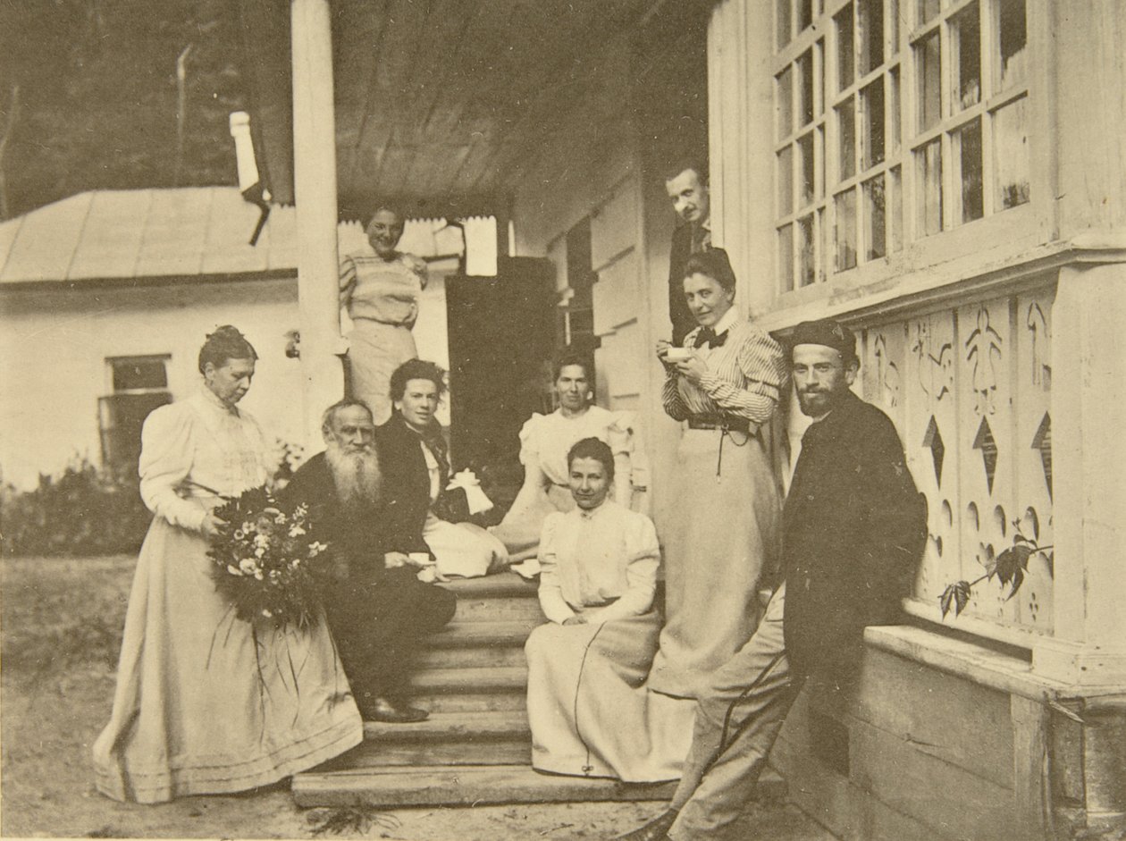 Russische auteur Leo Tolstoy met familie op de verjaardag van zijn vrouw, Rusland, jaren 1900 door Sophia Andreevna Tolstaya