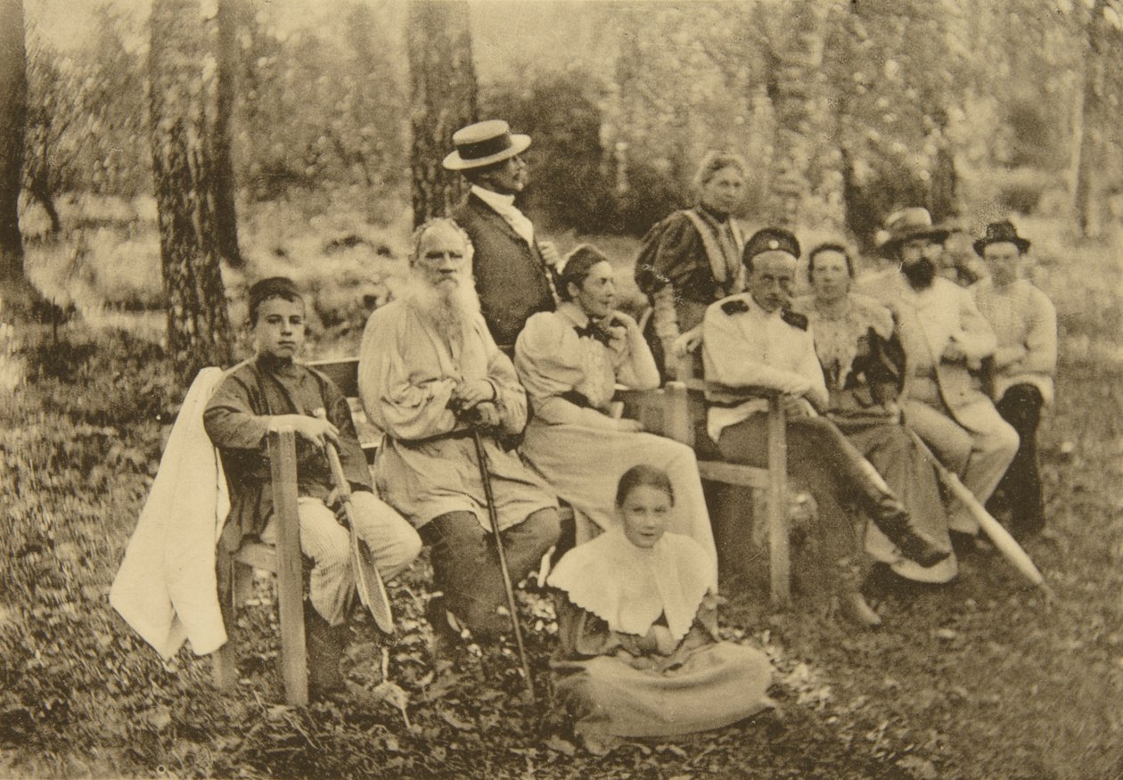Russische auteur Leo Tolstoj met gasten, Jasnaja Poljana, nabij Tula, Rusland, 1895 door Sophia Andreevna Tolstaya