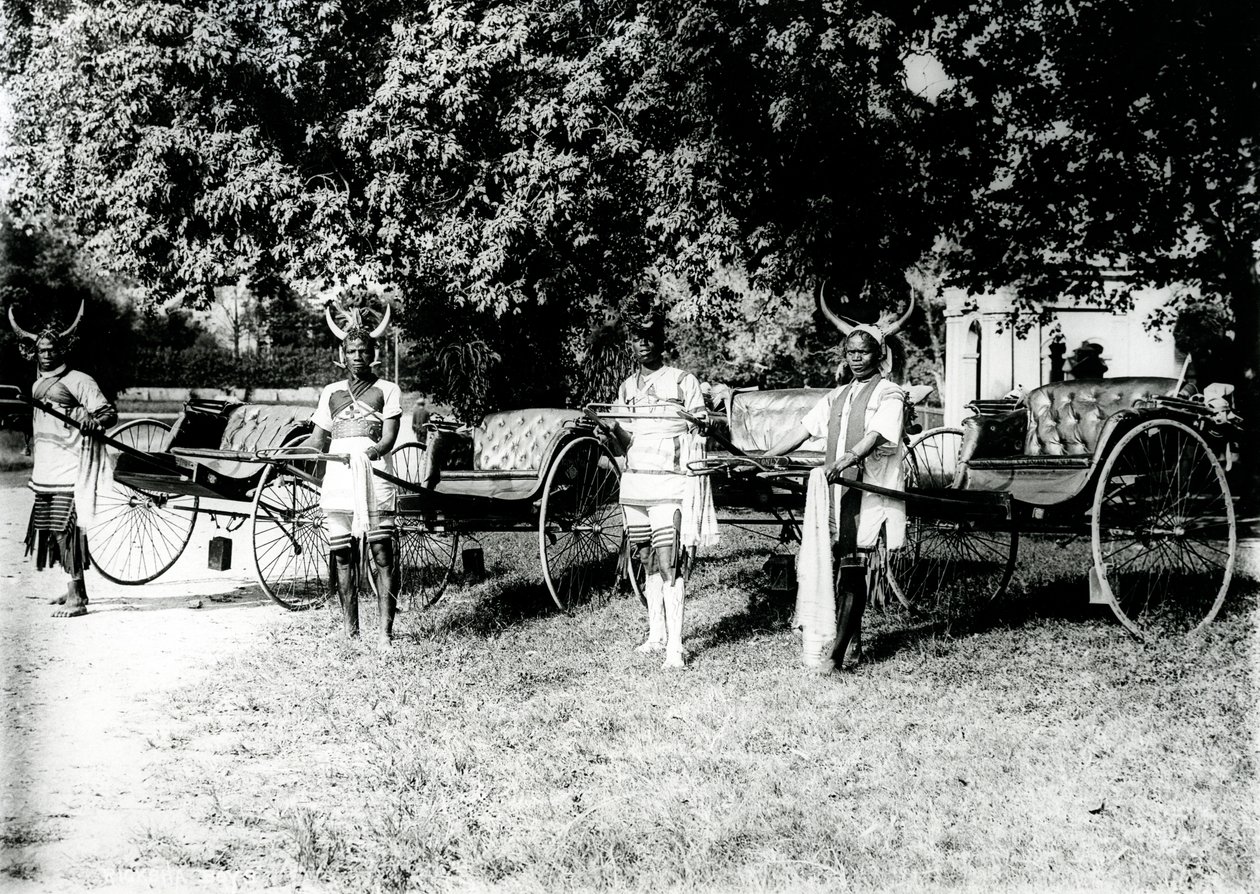 Zulu Ricksha Bestuurders, Durban, c.1897 door South African Photographer